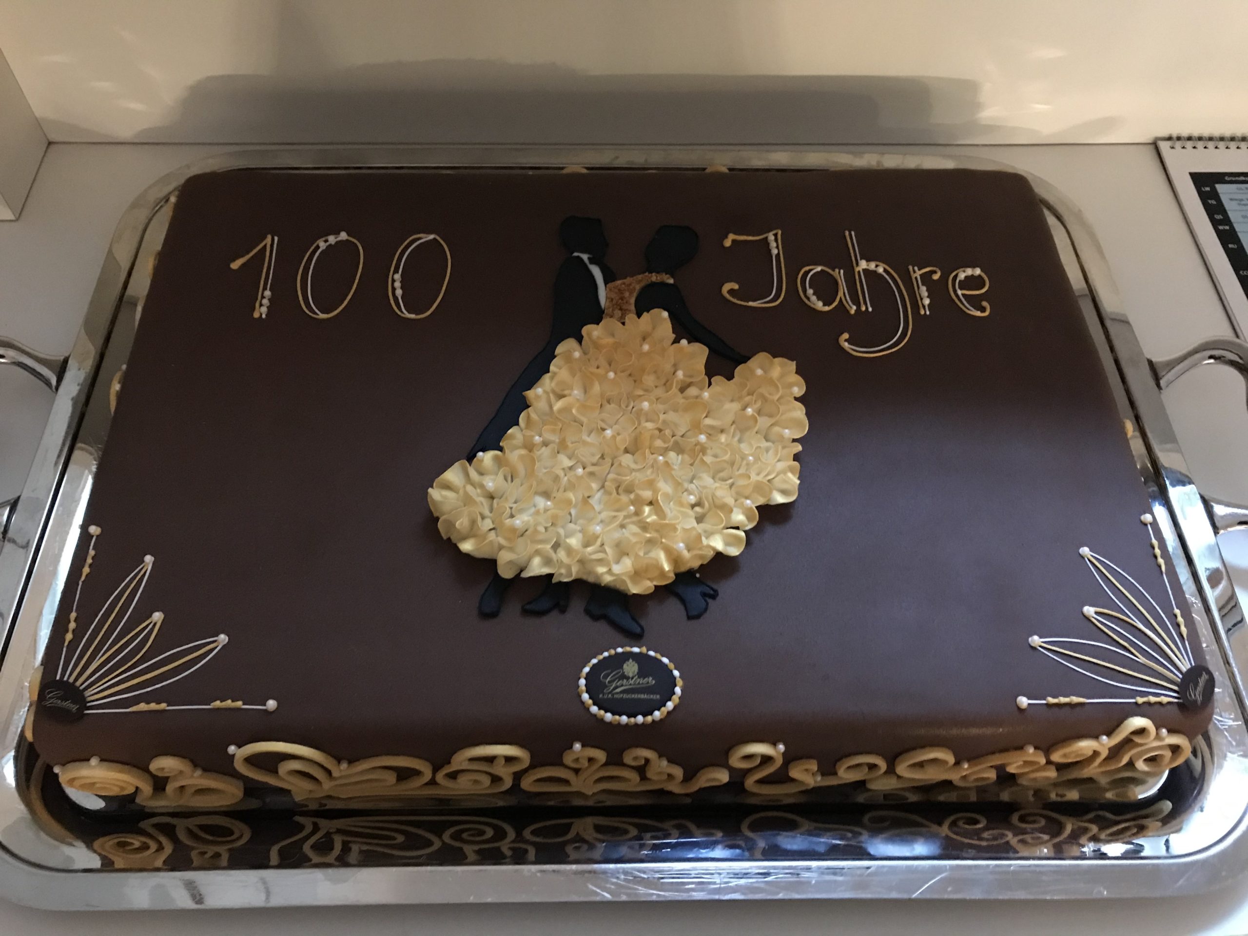 １００周年記念ケーキ